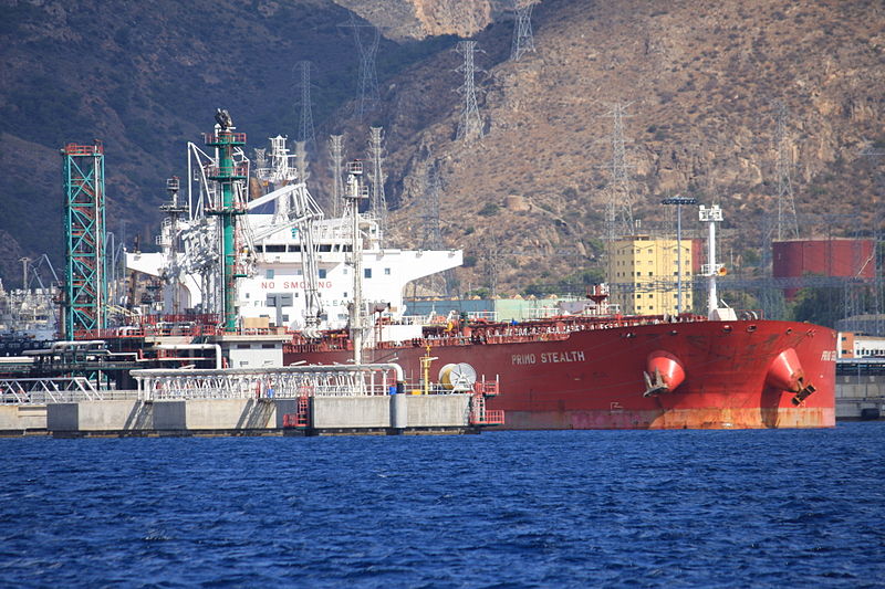 Tanker in port (Wilimedia Commons)