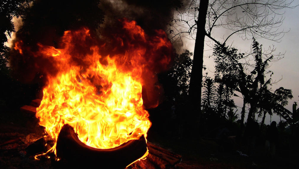 Burning tire. Photo: Stephanus Riosetiawan/flickr