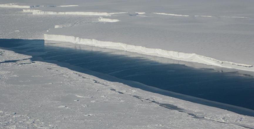 This photo shows the ice front of Venable Ice Shelf, West Antarctica, in October 2008. Image: NASA/JPL-Caltech/UC Irvine