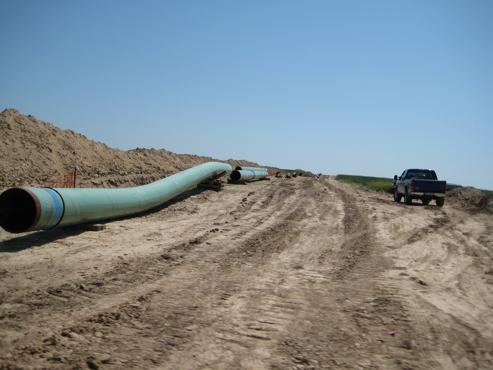 Pipes for the Keystone Pipeline. Image: Wikimedia Commons/shannonpatrick17