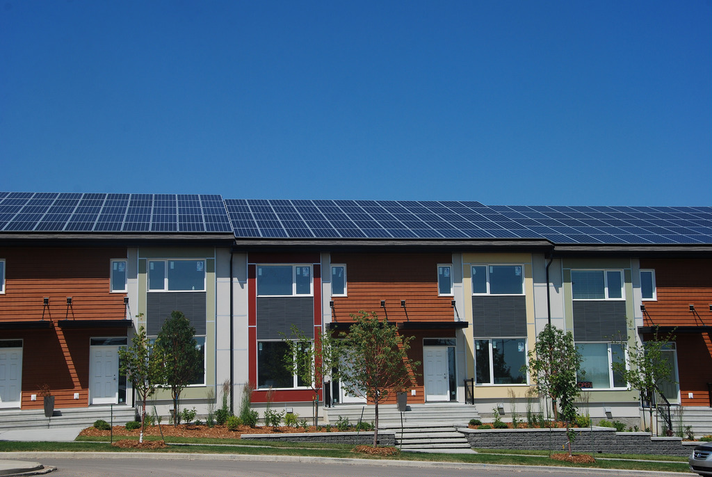 Net-zero townhouses with solar panels in Alberta. Image: Roberta Franchuk, Pembina Institute