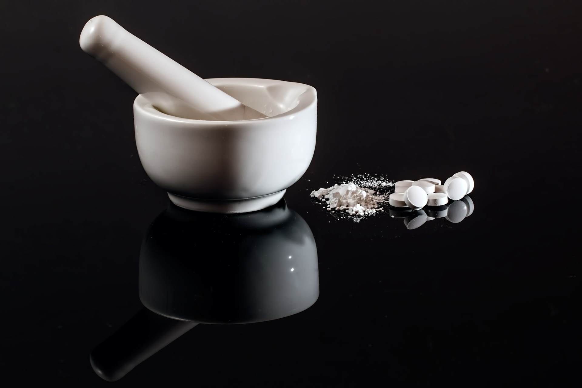 Mortar and pestle with pills. Photo: Pixabay