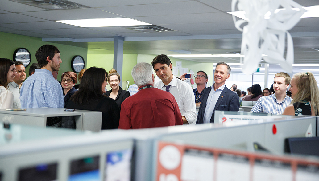 Justin Trudeau speaks with employees at the Public Service Pay Centre in Miramichi. Photo: Adam Scotti/PMO