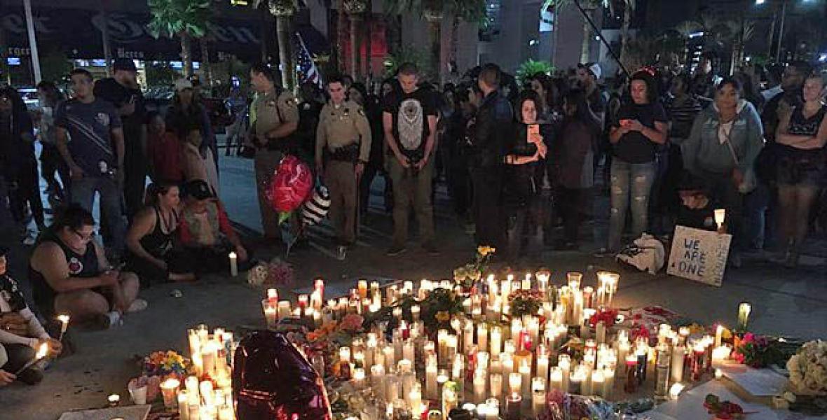 A vigil honouring victims of the Las Vegas mass shooting at a country music festival, Oct. 2, 2017. Image: C. Mendoza/VOA