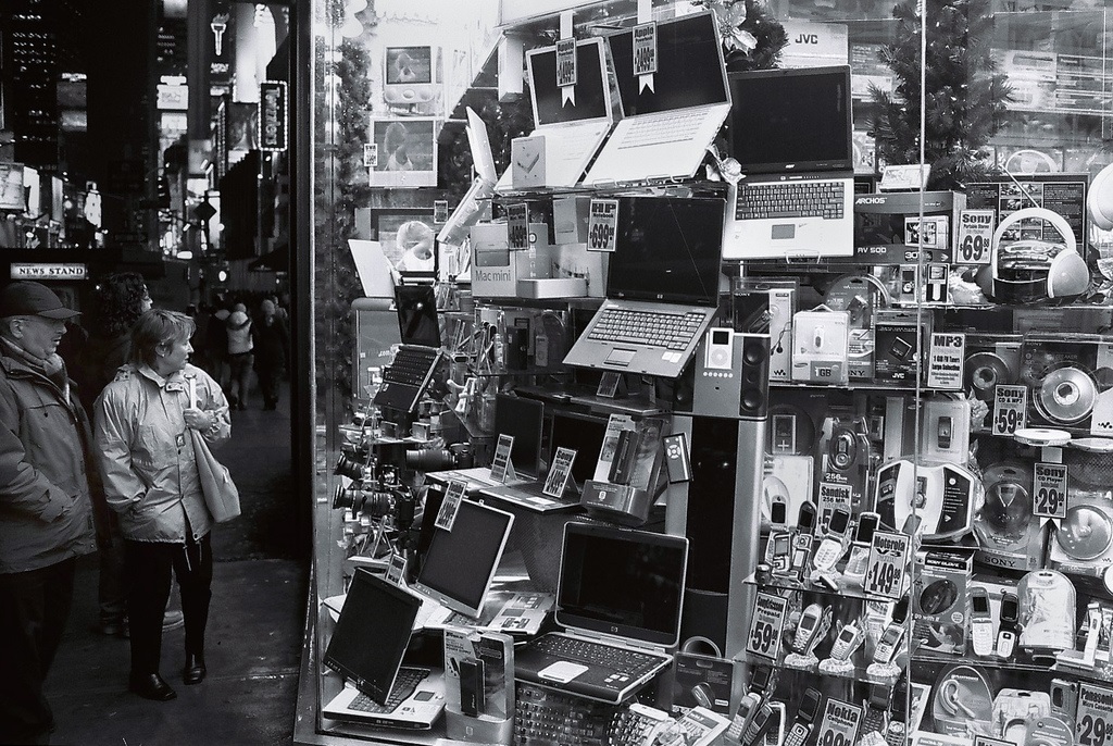 People in front of storefront of technology. Photo: Oliver Lavery/flickr