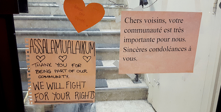 Message of support in French and English to the muslim community on the front door of Centre islamique de Verdun (4538, rue de Verdun, Montréal), in the Verdun borough of Montreal on 20 February 2017, in the aftermath of the Quebec City mosque shooting. Image: Fredisonfire/flickr