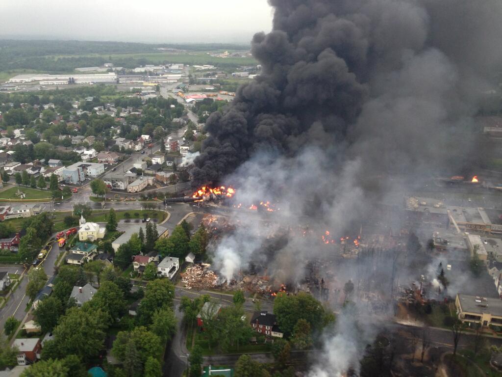 Picture taken from a Sûreté du Québec helicopter of Lac-Mégantic, the day of the derailment, July 6, 2013. Photo: Sûreté du Québec/Wikimedia Commons