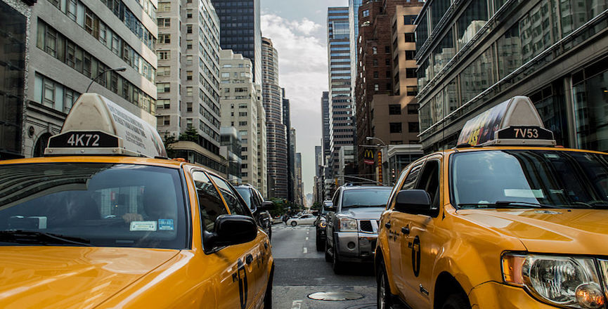 Two taxis in NYC. Image: Andrew Ruiz/Wikimedia Commons