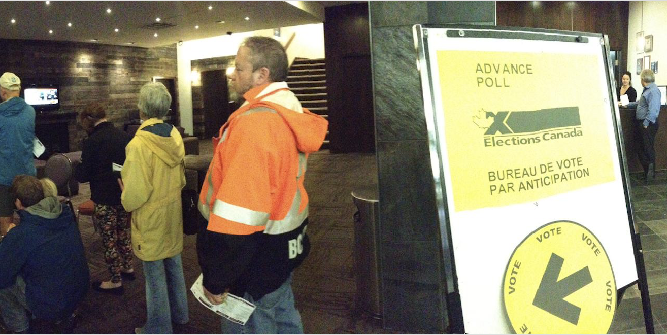 Advance poll at the 2015 federal election. Photo: Cathryn Atkinson