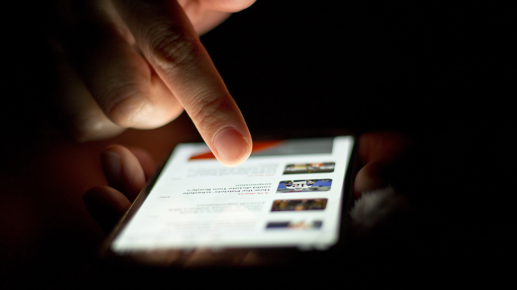 Close up of smartphone in hand. Photo: Japanexperterna.se/Flickr