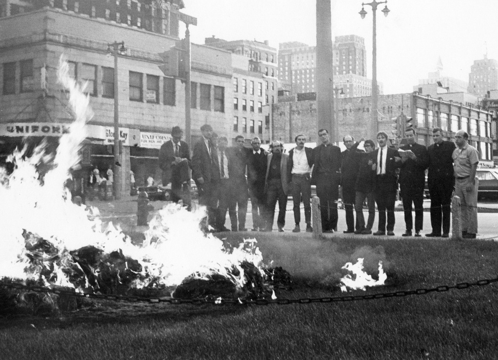 Activists stand over small fire in Milwaukee 14 action. Photo: Jim Forest/Flickr