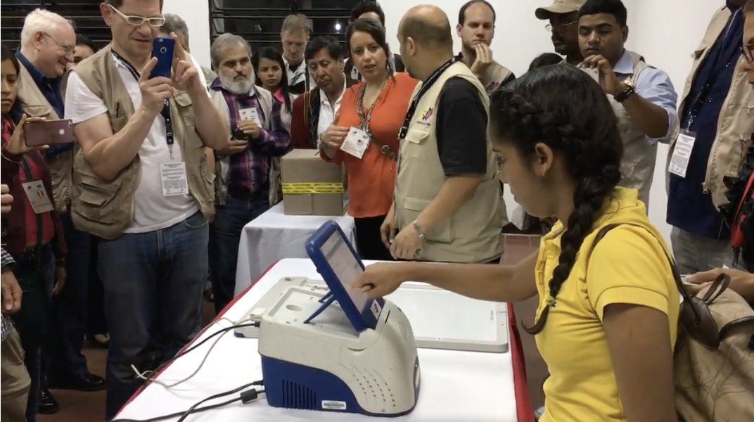 Counting votes in Caracas. Photo: Humberto Da Silva