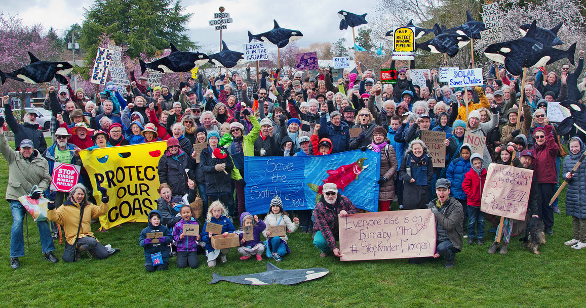 Crowd taking part in Salt Spring-Kinder Morgan action. Photo: Christina Marshall/Leadnow Canada/Flickr