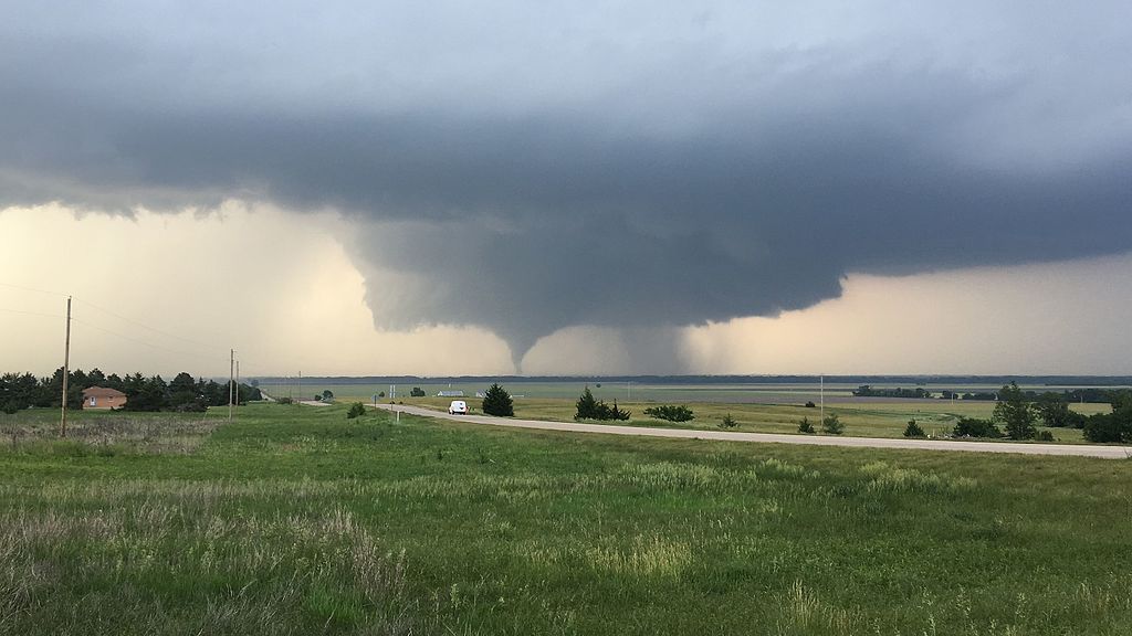 A tornado forming in Kansas in 2016. Scientists suspect Tornado Alley may move northward with climate change.