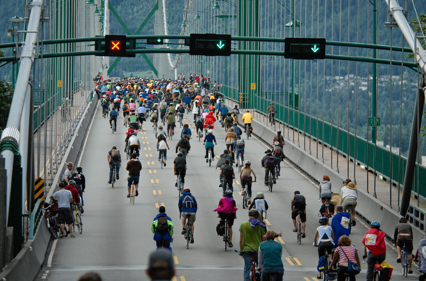 June 2007 Critical Mass bike ride in Vancouver. Photo: Tavis Ford/Wikimedia commons