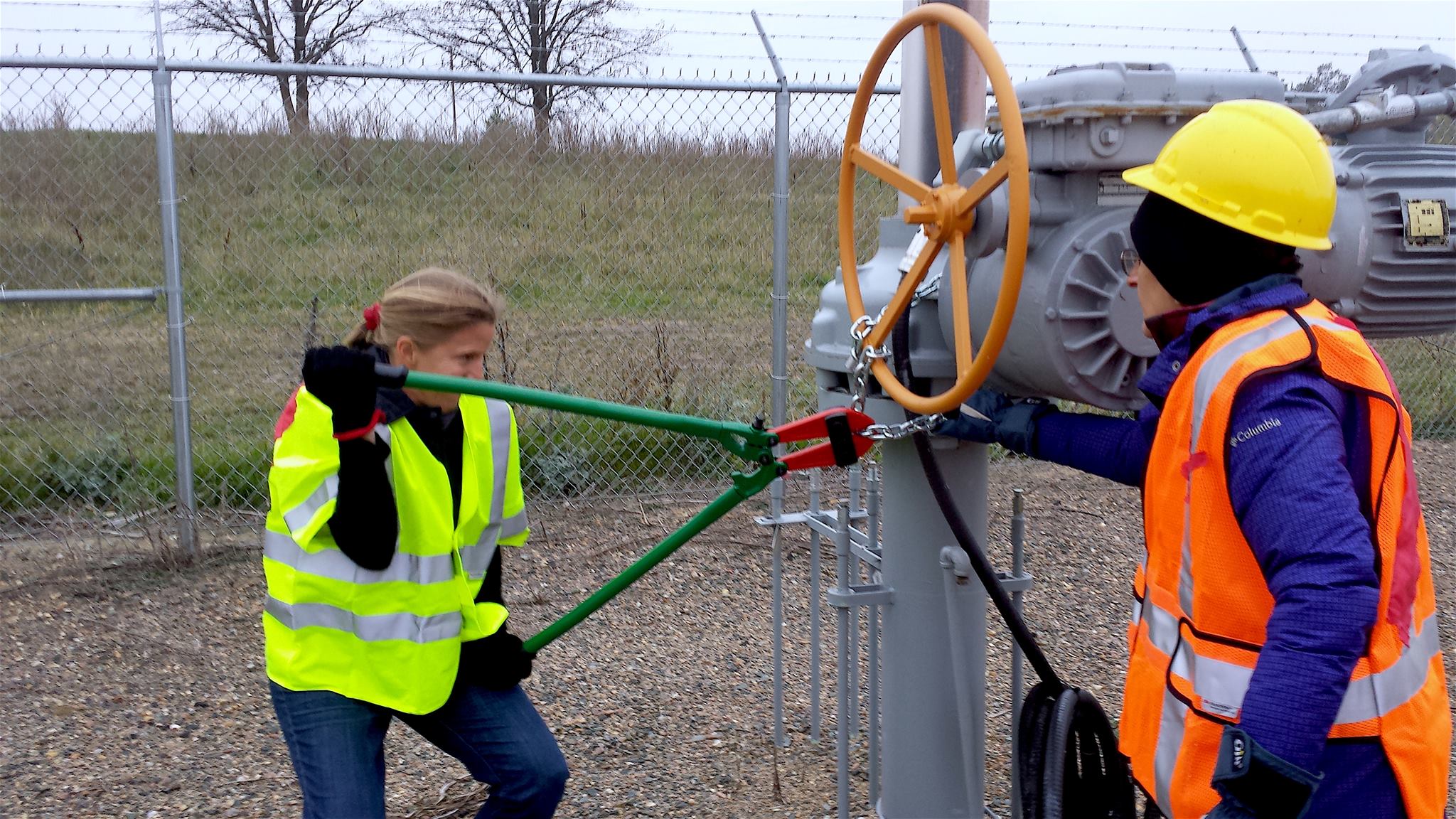 Emily Johnston and Annette Klapstein in Leonard, Minnesota shutting down Enbridge line 4 and 67 tar sands pipelines. Photo: Valve Turners/Facebook