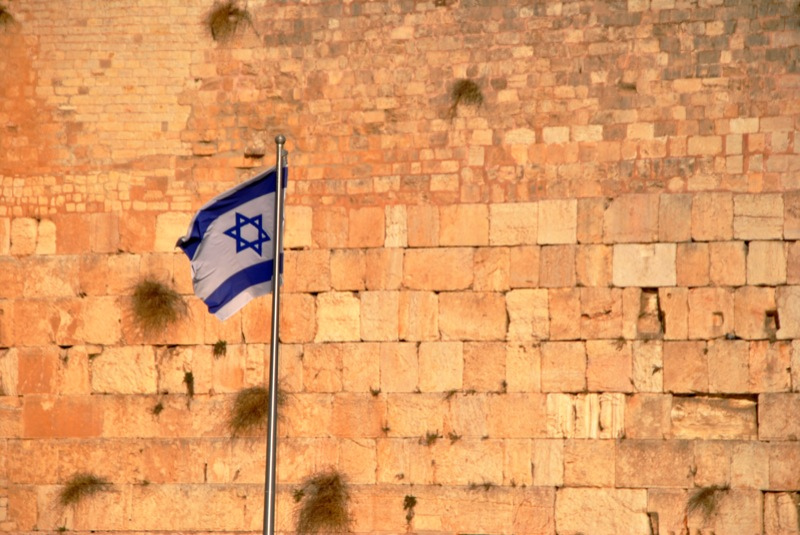 Israel flag outside by the Western Wall, Old City of Jerusalem. Photo: Christyn/Flickr