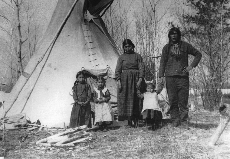 Aboriginal family near Prince Albert, SK, 1919. Photo: Walter Cross/ Musée McCord Museum/Flickr