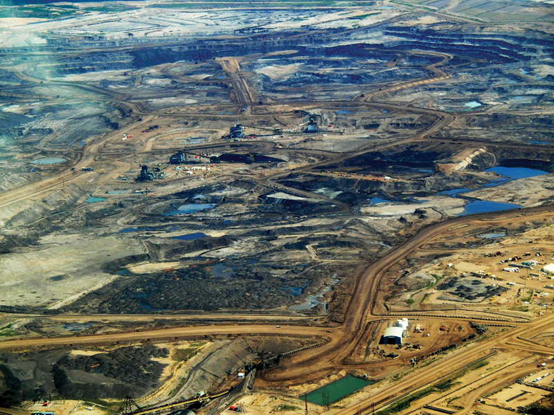 Aerial view of Alberta tar sands. Photo: Dru Oja Jay/Howl Arts Collective/Wikimedia Commons