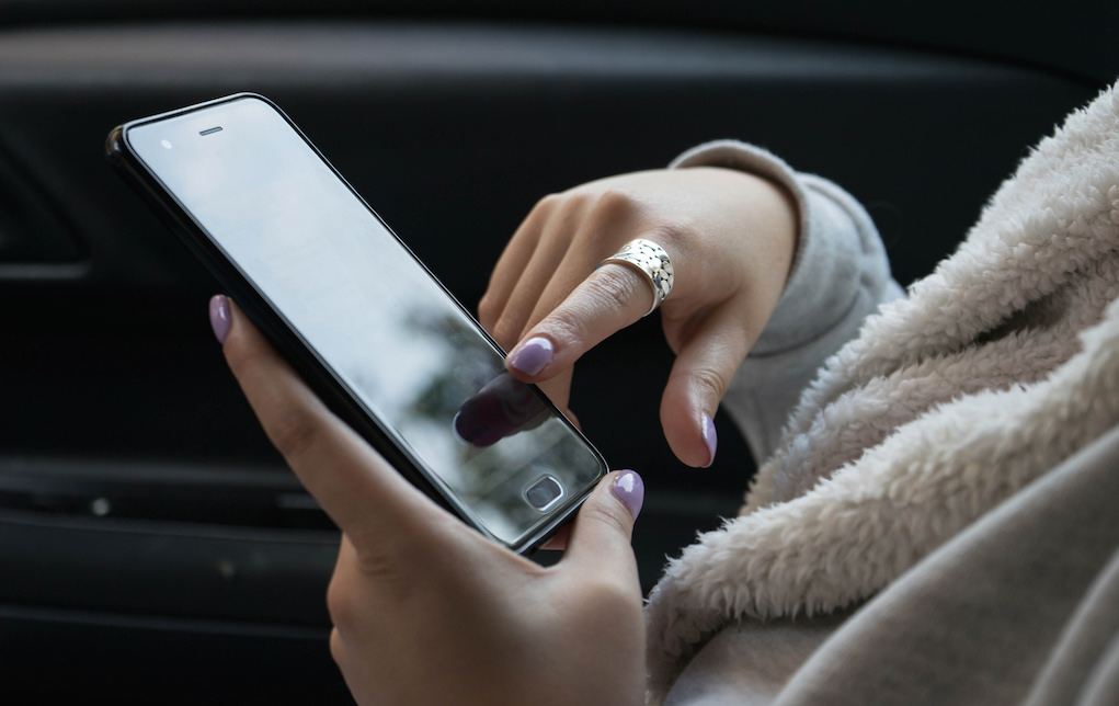 Woman using a smartphone. Photo: Marco Verch/Flickr