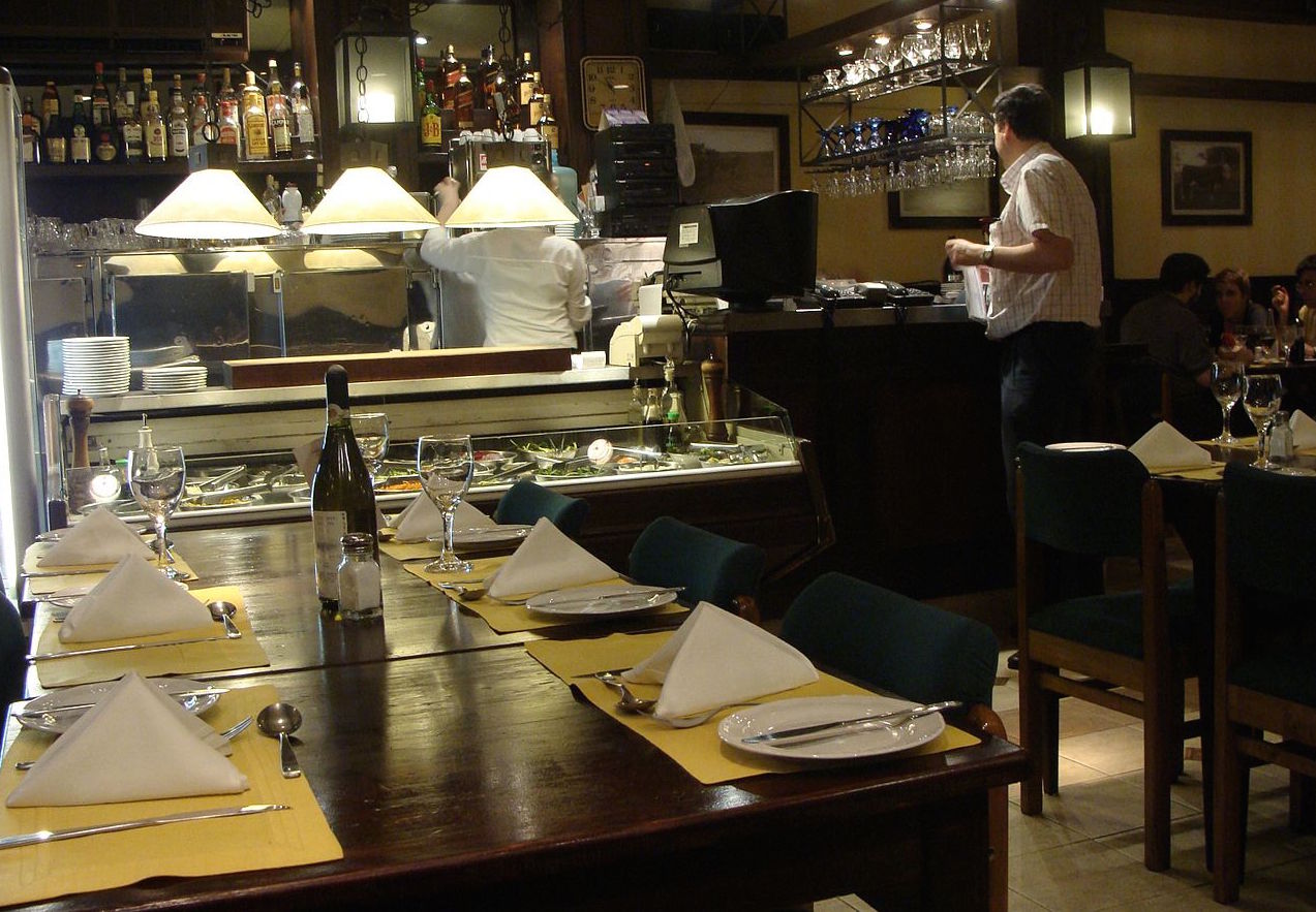 Restaurant interior. Photo: Jonas de Carvalho/Wikimedia Commons