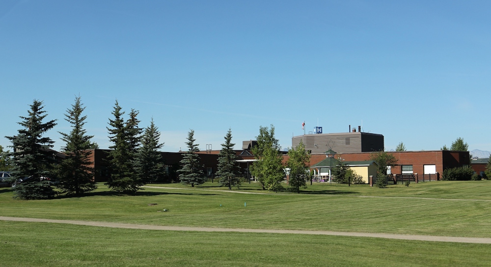 A typical red brick rural hospital in Alberta, this one in the town of Black Diamond (Photo: Royalbroil/Wikimedia Commons).