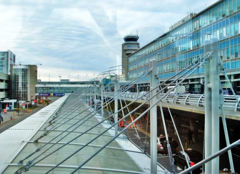 montreal_trudeau_airport_-_panoramio_0