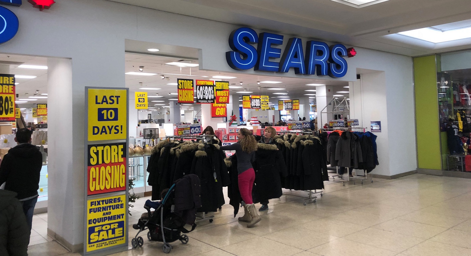 A Sears Canada store closing in 2017. Photo: jasonwoodhead23/flickr