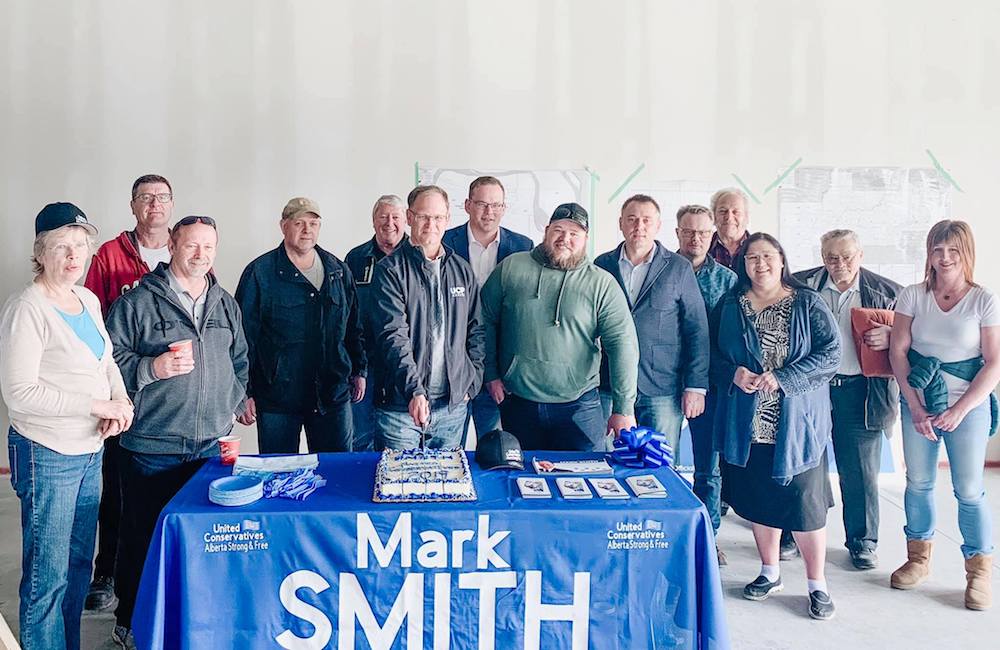 UCP Drayton Valley-Devon candidate Mark Smith, cutting cake, with some of his supporters. Photo: Mark Smith/Facebook.