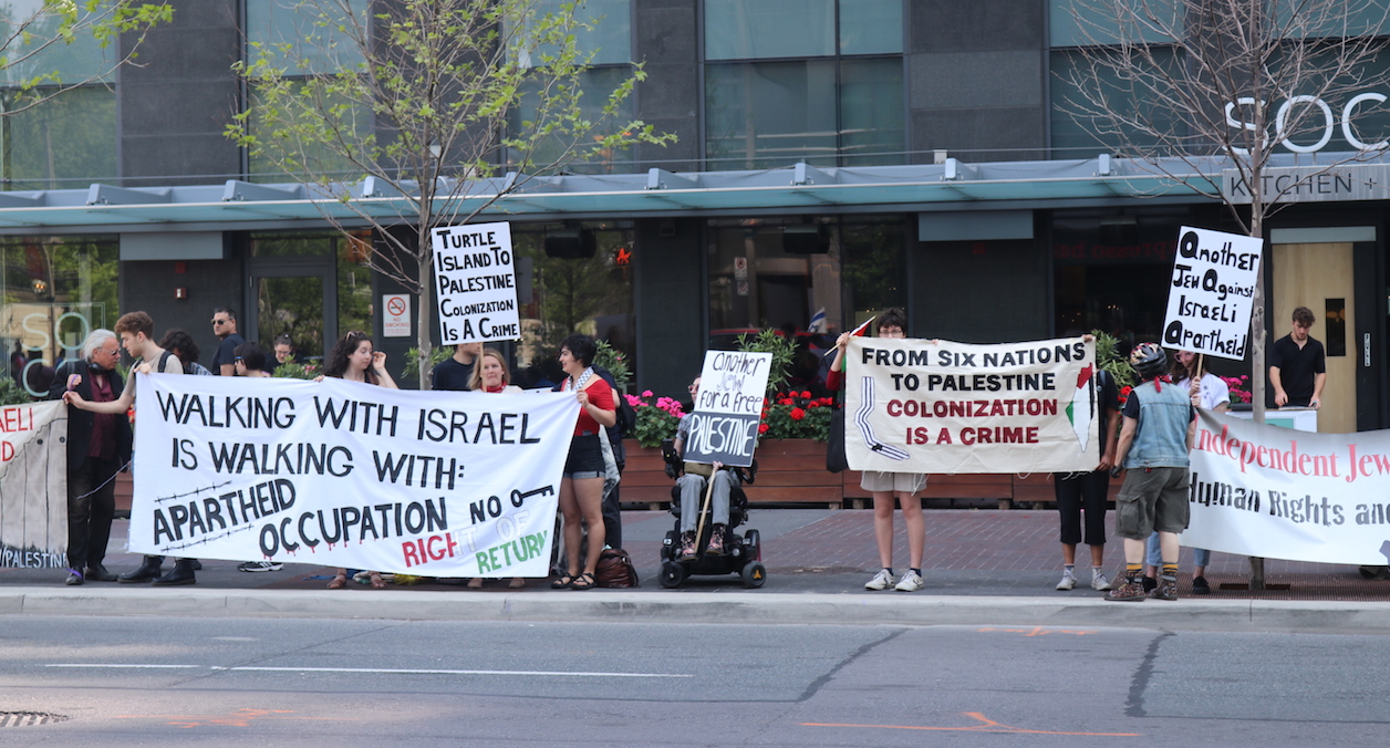 Counter-protest against UJA Walk for Israel, 2018. Photo credit: Raghd Hamzeh