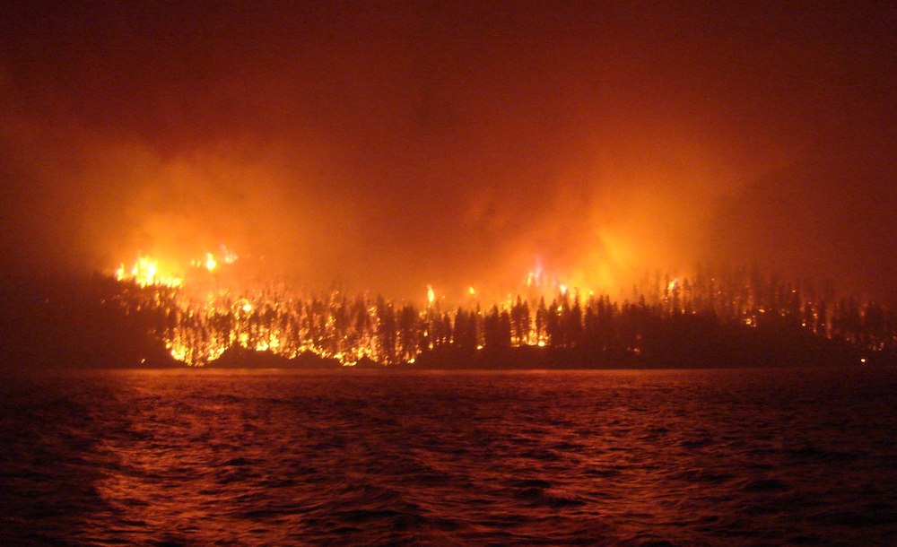 A wildfire at Loon Lake on the Ashcroft First Nation Reserves in British Columbia in 2017. Photo: Shawn Cahill/Creative Commons