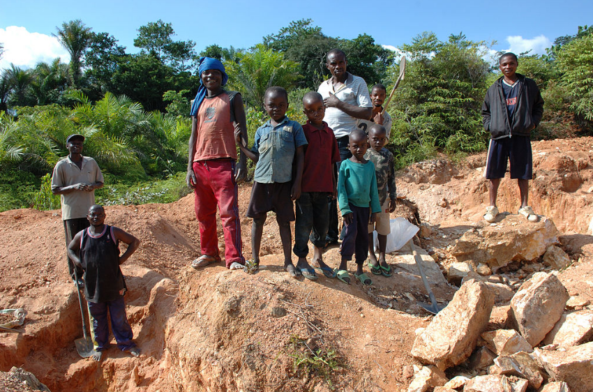 Mining in Kailo. Photo: Julien Harneis/Wikimedia Commons