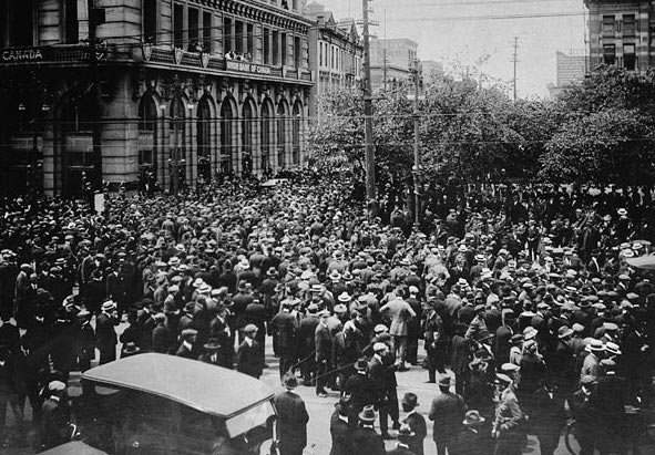 Crowd gathered outside the Union Bank of Canada building on Main Street during the Winnipeg General Strike. Photo: BiblioArchives / LibraryArchives/Flickr