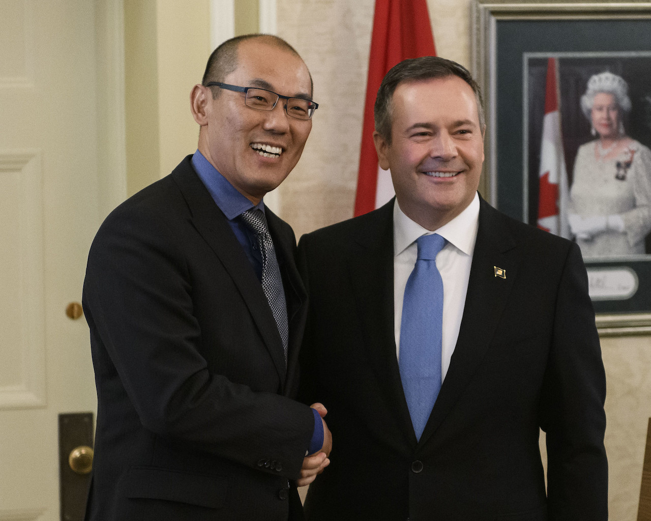 Alberta Premier Jason Kenney with Jason Luan, associate minister of mental health and addictions, at cabinet swearing-in ceremony. Photo: Premier of Alberta/Flickr