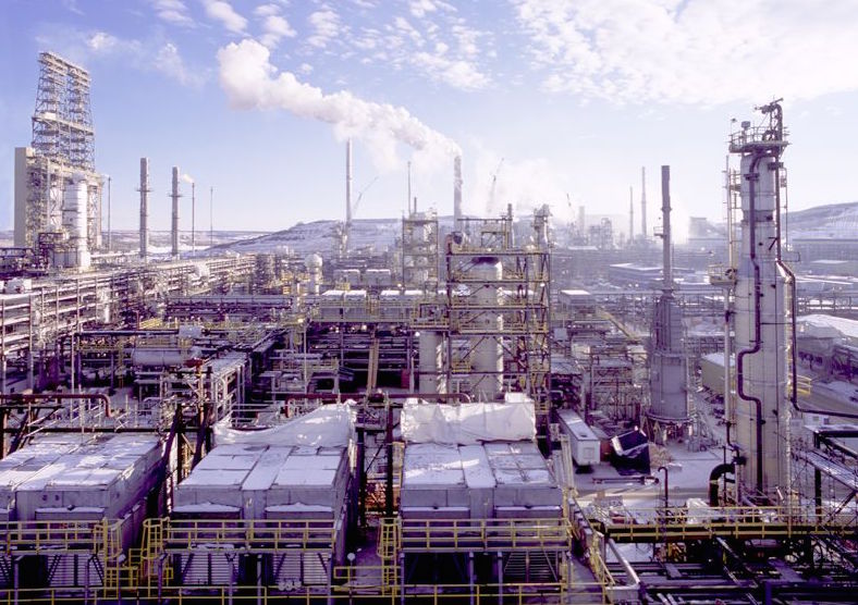 Tar sands plant north of Fort McMurray, Alberta. Photo: Suncor Energy/Flickr