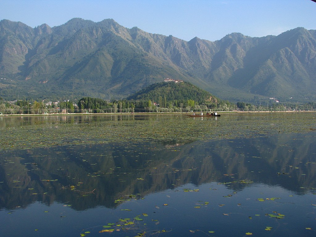 Reflection on Dal Lake. Image: McKay Savage/Wikimedia Commons