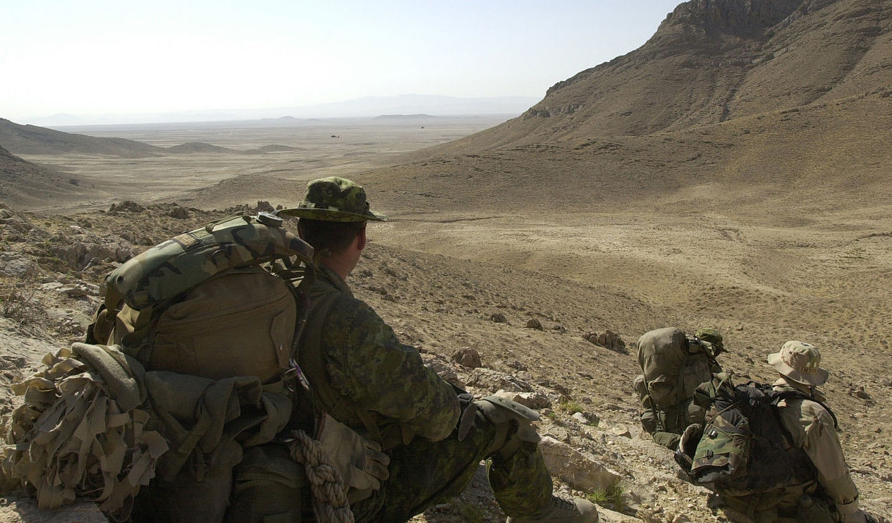 Canadian soldiers look out over Afghan landscape. Image: Robert Hyatt/U.S. Army/Wikimedia Commons