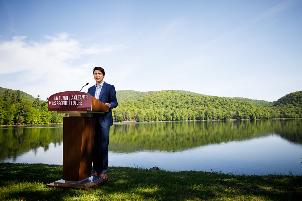 Prime Minister Trudeau announces that the Government of Canada will ban harmful single-use plastics. Image: Adam Scotti/PMO