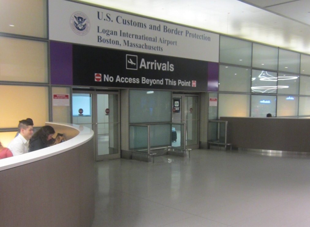 Arrivals door at Boston Logan International Airport. Image: JOJOtheWhale.bronxtale/Wikimedia Commons