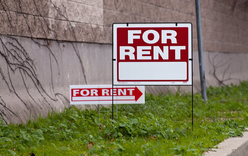 Rental signs. Image: Ashley Brown/Flickr