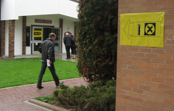 Voters at polling station. Image: Andrew Bates/Flickr