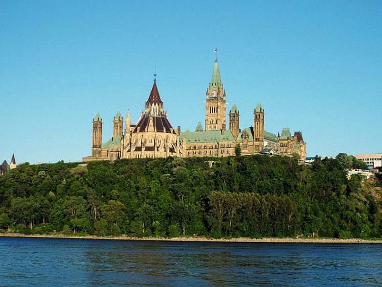 Parliament Hill in Ottawa. Image: Coolcaesar/Wikimedia Commons