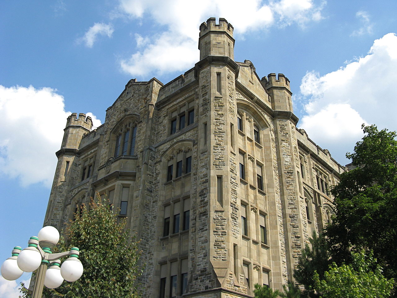 Northwest corner of the Connaught Building, headquarters of the Canada Revenue Agency. Image: Jcart1534/Wikimedia Commons