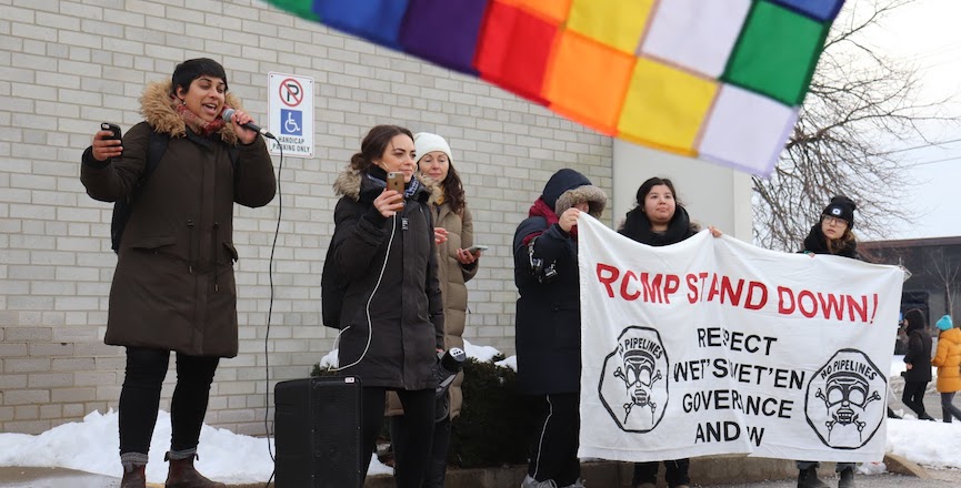 Activists rally in Etobicoke in solidarity with Wet'suwet'en Nation. Image: Anna Bianca Roach