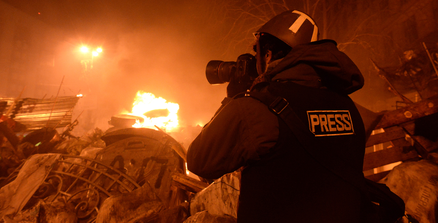 Journalist documenting events at Independence Square, Ukraine. Image: Mstyslav Chernov/Wikimedia Commons