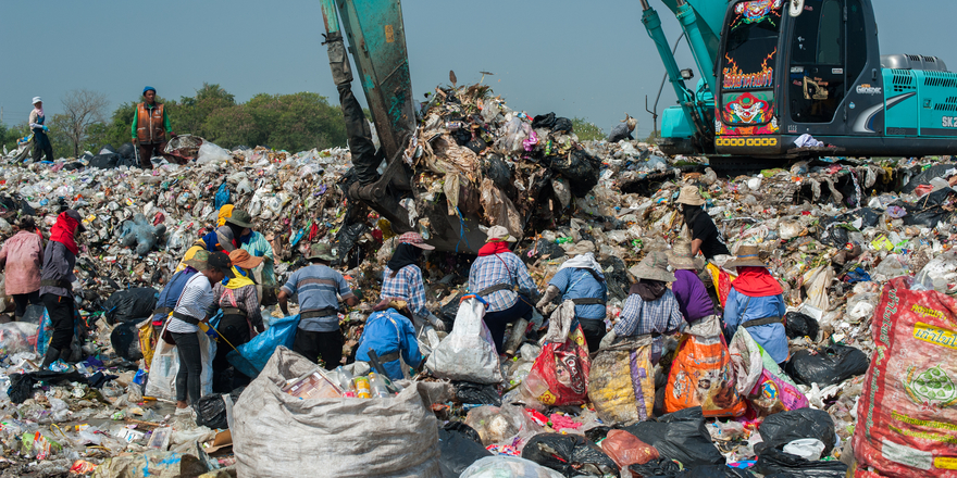 People in Khlong Khwang, Nonthaburi, Thailand compete with the excavator to collect recyclable items and sell them. Image: Thibaud Saintin/Flickr