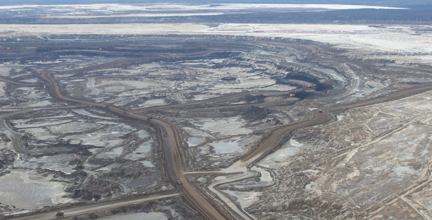 Suncor Steepbank mine, near Fort McMurray. Image: Jason Woodhead/Flickr