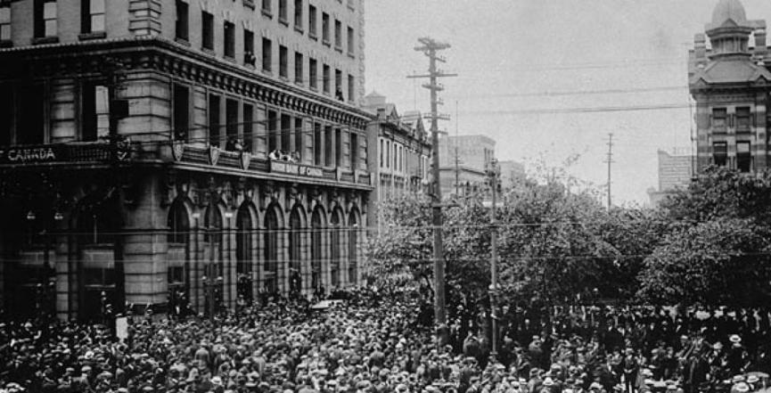 Crowd gathered outside old City Hall during the Winnipeg General Strike. Image: L.B. Foote/Wikimedia Commons
