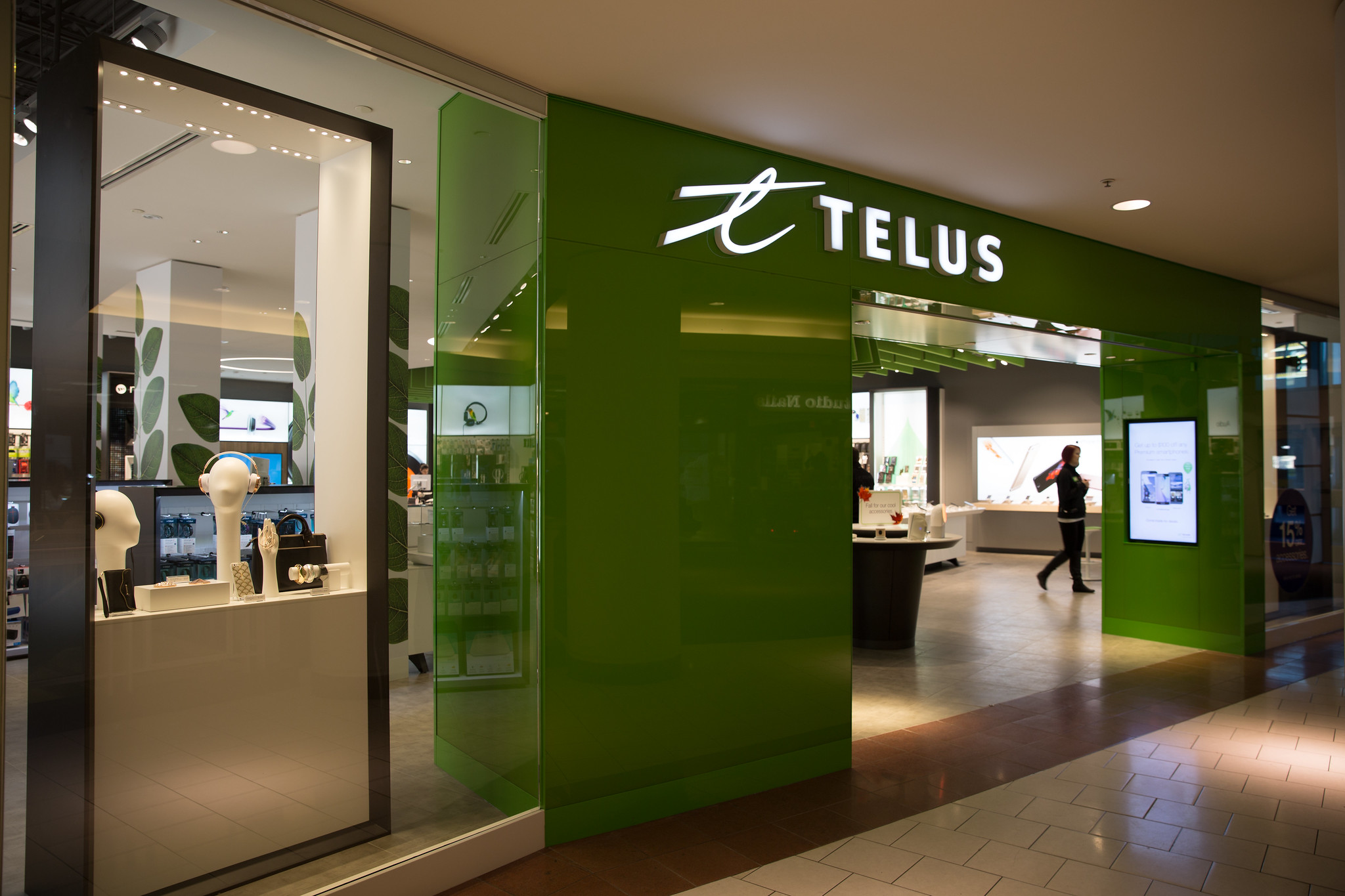 A Telus store in Edmonton. Image: Mack Male/Flickr