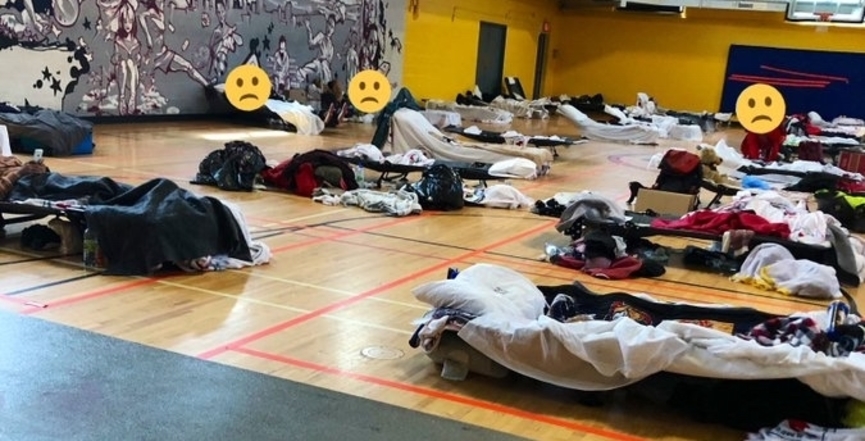 Crowded cots on a gymnasium floor in a Toronto community centre show poor physical distancing. Image: Cathy Crowe